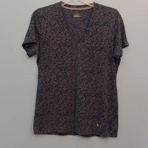 Underarmour v neck tee